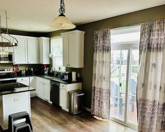 5 Bedroom Private Villa with Peloton Bike - Shakopee - Kitchen