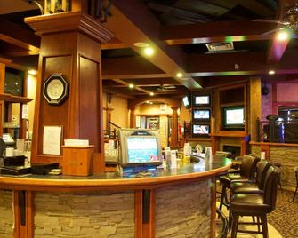 Slave Lake Inn & Conference Centre - Slave Lake - Бар