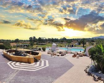 Family Rooms Budoni - Budoni - Piscina