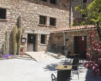 Hostal Moline - Bruguera - Patio