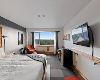 Seaside Resort! 2 Classy Units, Indoor Pool, Full-service Spa, Pets are Allowed! - Лонг-Біч - Спальня