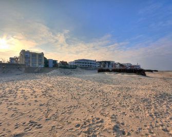 Duhnentraum with sea view /Smart-TV/Wlan/Parking/HD TV/Netflix and much more. - Cuxhaven - Beach