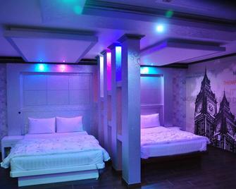 Andong W Motel - Andong - Bedroom