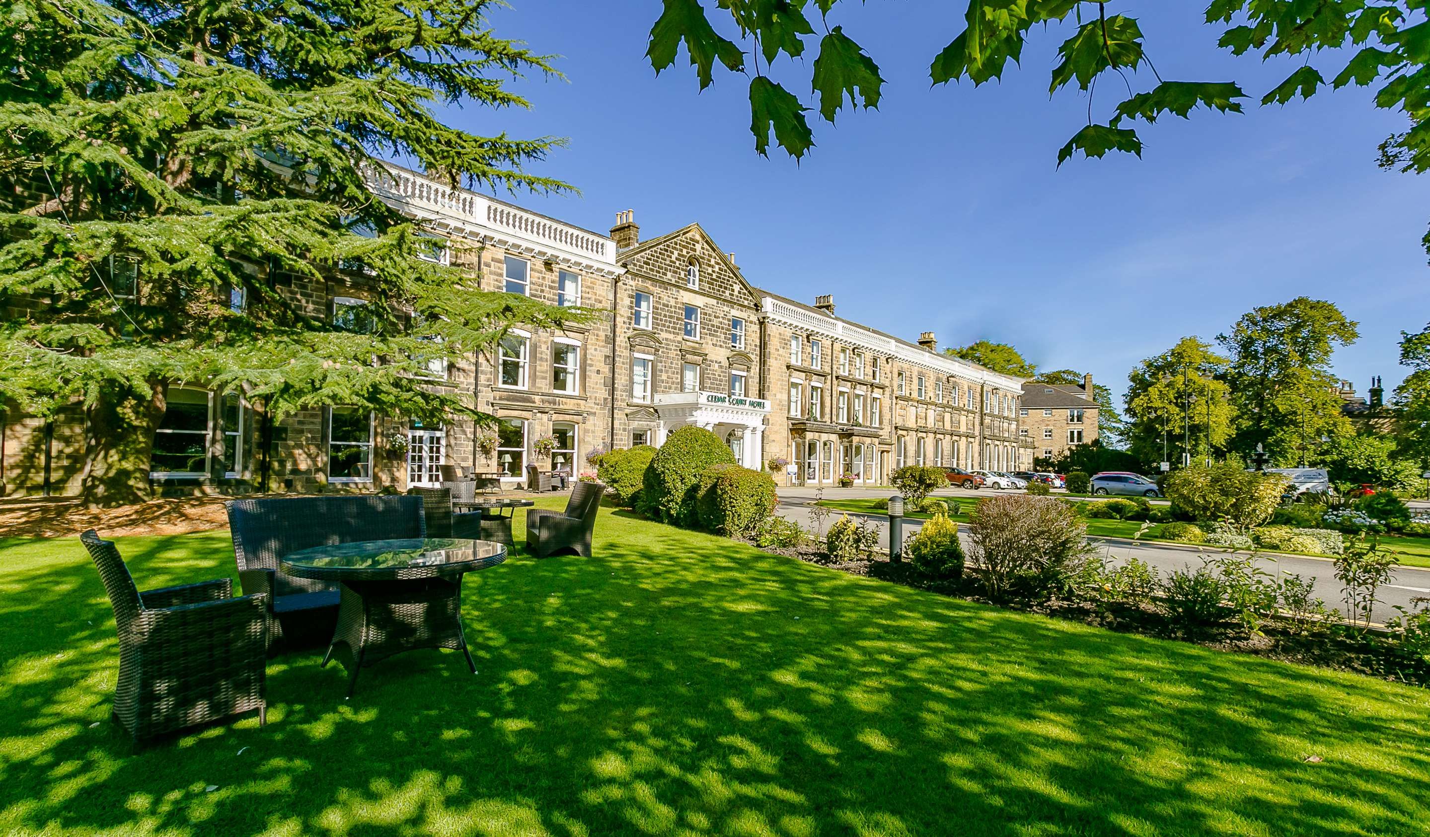 Cedar Court Hotel Harrogate - הארוגייט - בניין
