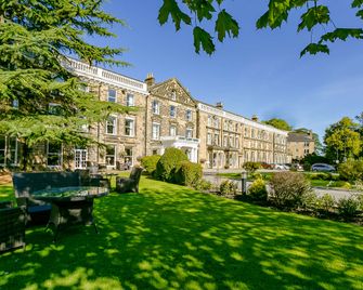 Cedar Court Hotel Harrogate - הארוגייט - בניין