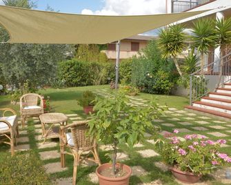 Larus Hotel - Sangineto - Innenhof