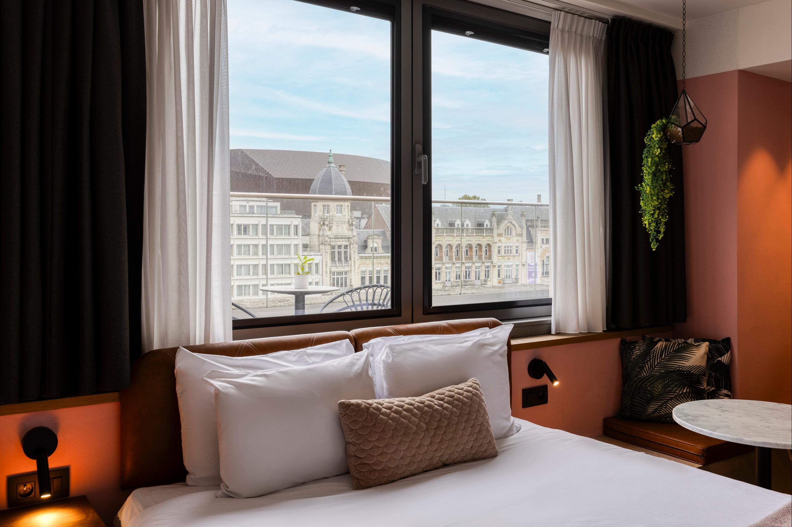 Hotel Indigo Antwerp - City Centre By IHG thumbnail 3