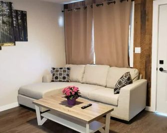 Sheridan lake Motel - Lone Butte - Living room