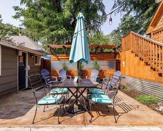 #stayinmydistrict Hyde Park Bungalow - Boise - Patio