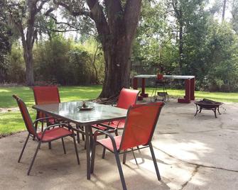 2 BR 2 Bath Cabin on private 1.5 acres.Huge cement pad for parking. No clay road - Donalsonville - Patio