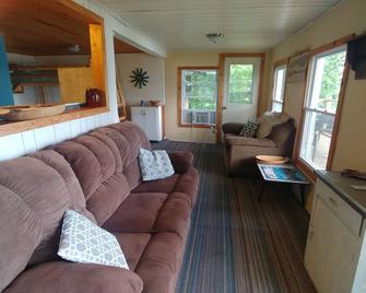 Riverfront Cabin with small beach short drive from Nauvoo - Niota - Sala de estar