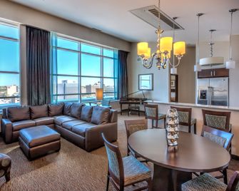 Holiday Inn Saskatoon Downtown By IHG - Saskatoon - Yatak Odası