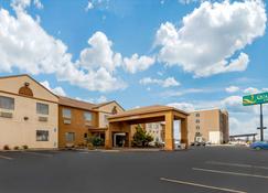 Quality Inn West Memphis I-40 - West Memphis - Rakennus
