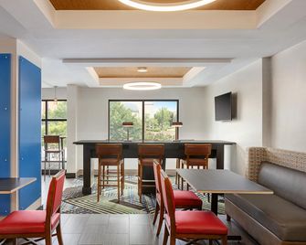 Holiday Inn Express & Suites Greenville-Downtown By IHG - Greenville - Restaurant