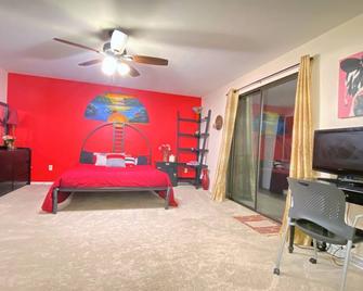 Private entrance master suite with a kitchenette - Greenwood Village