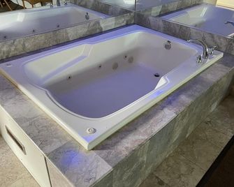 Vibe Inn - Whirlpools Suites - Lyons - Lyons