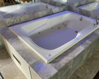 Vibe Inn - Whirlpools Suites - Lyons - Lyons