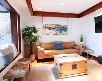 Tofino Oceanfront Hotel Suite - Tofino