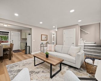 Cozy Remodeled Home Umed District - Anchorage - Sala de estar