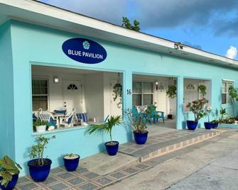 3 Suites At Blue Pavilion - 3 Kitchens - Steps To Beach - Car, Value, Service - West Bay - Building