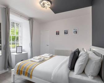 Castle Esplanade Apartment - Stirling - Bedroom