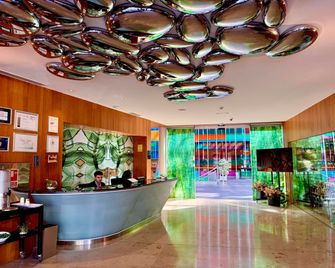 Hotel Jardines de Uleta Suites - Vitoria - Rezeption
