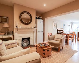 3 Albion Cottages - Walberswick - Living room