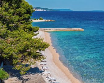 Hotel Waterman Kaktus - Supetar - Strand