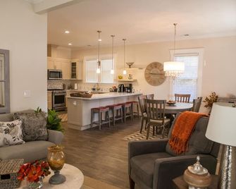 Two Master-King Suites+! - Sonoma - Living room