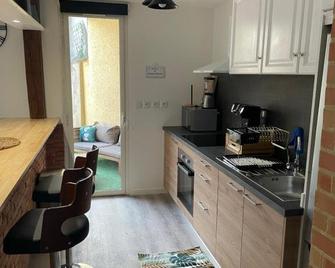 Appartement en rez de jardin tout équipé - Fleurance - Cuisine