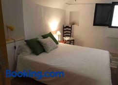 Can Giribets - Sant Ferriol - Slaapkamer