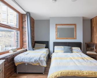 The Bull On The Bridge - Sowerby Bridge - Schlafzimmer