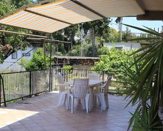 La Casa Dell'orso - Ciampino - Pati