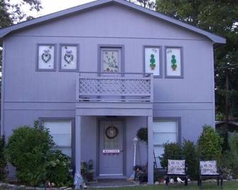 2 Story Cottage at 100+Acre Lake - Come Visit with Us! - East Dublin - Edifici