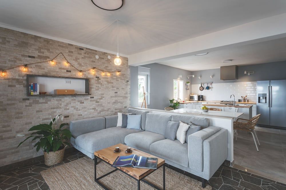 The Island Place - בול - סלון