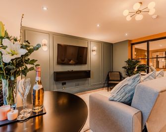 Luxury Georgian Aparthotel by Hauss Ayr - 5mins to Beach, Town Centre! - Ayr