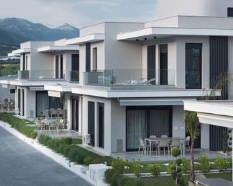 Nefeli and Nefeli Luxury Residential Complexes - Ofrinio - Building