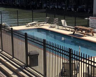 Town home on the water - Port O'Connor - Pool