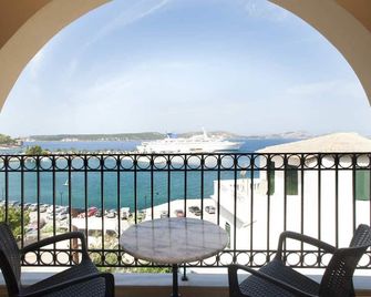 Karalis City Hotel - Pylos - Balcony