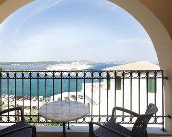 Karalis City Hotel - Pylos - Balkon