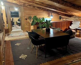 Remote privacy minutes to town - Paonia - Comedor