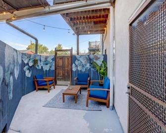 Chic Condo Historic Baker Arts District - Long or Short Term Rental - Denver - Patio