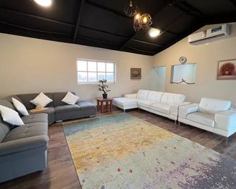 3 bedrooms in the farm with stay in Desert Hut - Ras Al Khaimah - Salon