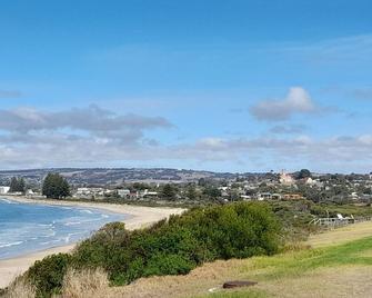 Ground Floor Centrally Located Apt 22 - Smugglers Inn - Victor Harbor - Beach