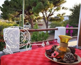 Villa Two Pine Trees - Álinda - Balcony