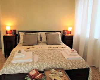 Apartment With Large Panoramic Terrace For A Full Relaxation Stay - Sarnico - Bedroom