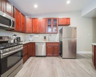 Nyc Urban Getaway 10 Min To Newark Penn Station - Newark - Kitchen