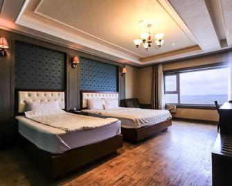 Pohang Yeongildae Beach Hotel - Pohang - Schlafzimmer