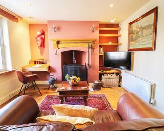 11 The Village - Yelverton - Living room