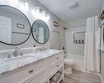 Modern Retreat - Newly Remodeled Gem - Englewood - Bagno